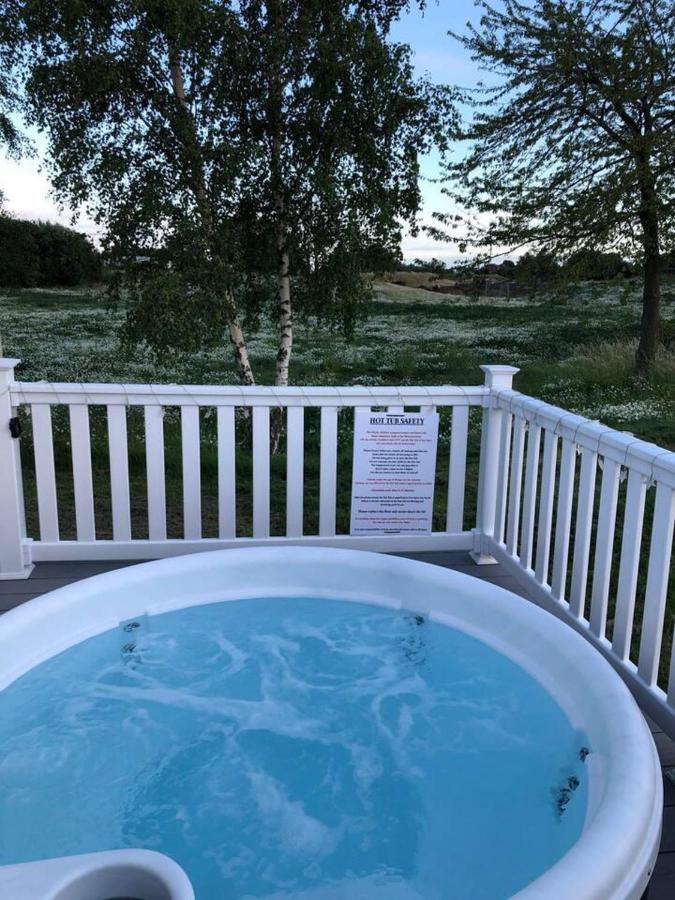 Lovely 3-Bed Caravan With Hot Tub In Lincolnshire エクステリア 写真